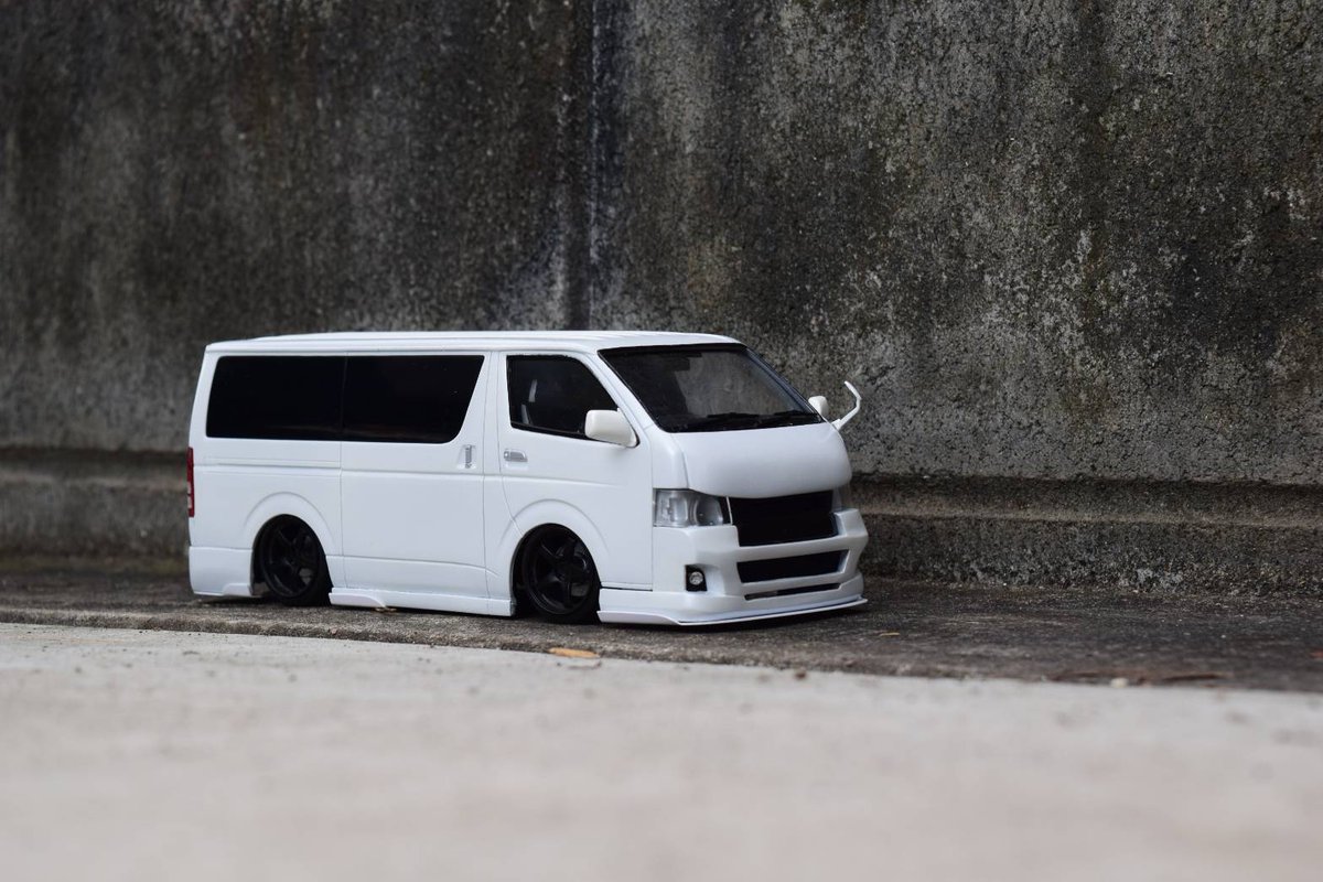 Yama ハイエースプラモデル完成しました 3型バンパーをベースにあちこち手を加えてレガンスフルエアロ仕様に 完成まで1年半ちょっとかかりました アオシマ プラモデル プラモデル車 ハイエース ハイエースカスタム 3型ハイエース 4型ハイエース