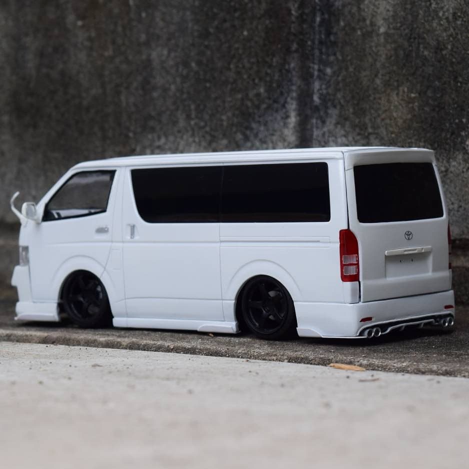 Yama ハイエースプラモデル完成しました 3型バンパーをベースにあちこち手を加えてレガンスフルエアロ仕様に 完成まで1年半ちょっとかかりました アオシマ プラモデル プラモデル車 ハイエース ハイエースカスタム 3型ハイエース 4型ハイエース
