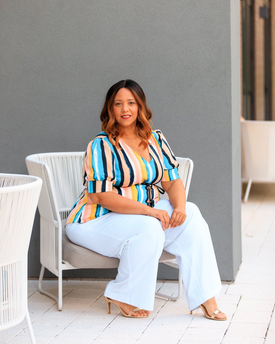EstrellaFReport's tweet photo. #ad How are you liking the wide leg pants trend for Summer? I’m loving it! Check out my blog for details on this look. Go to https://t.co/CdNohHUJ21 
📸 @rominaraggiophotography 
@lanebryant #createyourlane #lanestyle #lanebryant #efrstyle #farrahestrella #estrellafashionreport https://t.co/6BMPgPwNvR