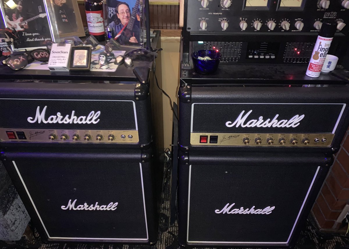 UNION7METAL's tweet photo. FOXGODを知らない人にその1

Marshallのアンプが２つ並んで！

実は冷蔵庫！！

この冷蔵庫の席の前に座ると、ビールを取る係となります。笑 https://t.co/fkhQp13xSX