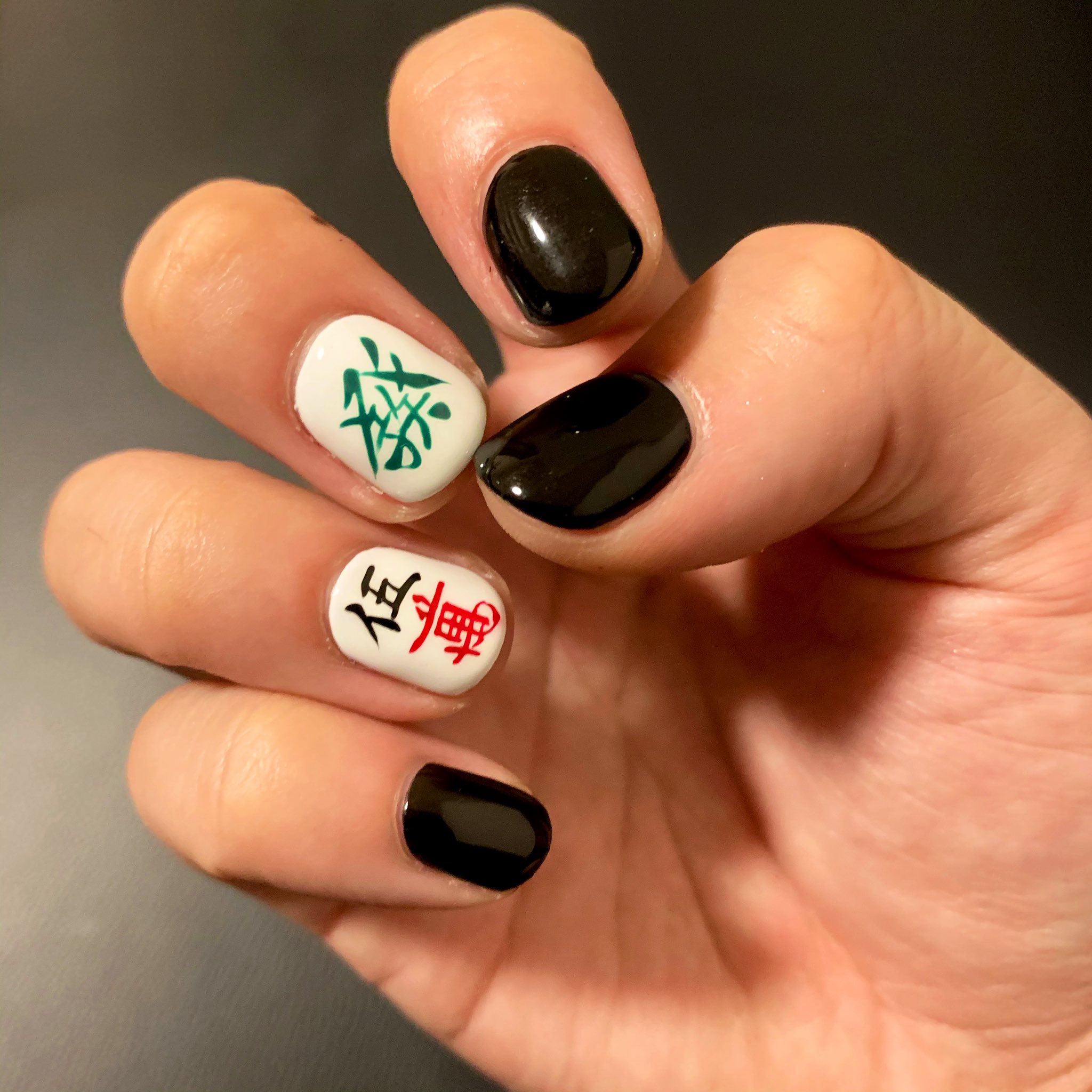 鳥山真翔 Toriyama Manato 今回は麻雀ネイル 笑 漢字やって欲しくてノリで 發 と 伍萬 一生これでいいくらい可愛い 白發中って 意味もあるらしいよ こんな細い線で筆のようにかけるなんてネイリストさんってマジすげーー 麻布十番の