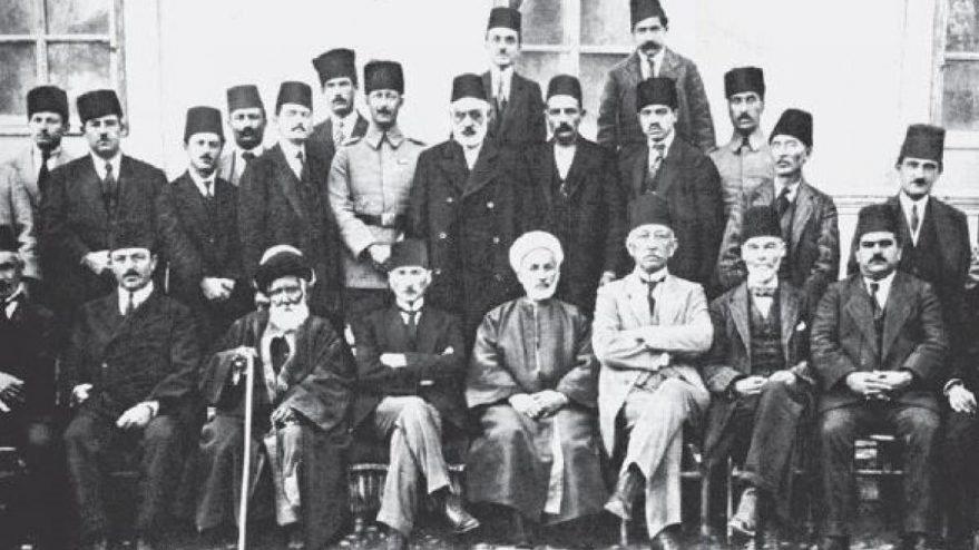 TTAarsiv's tweet photo. Vatan bir bütündür, parçalanamaz!
#ErzurumKongresi https://t.co/JCUSikiT0V