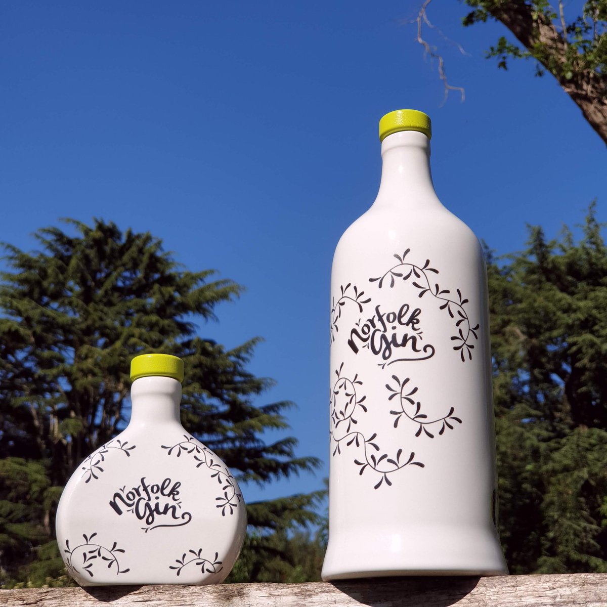 norfokgin's tweet photo. We love our big blue Norfolk skies.Travelling under one today to deliver these beauties. Full of gorgeous Norfolk Gin. Great to see people in pub gardens again. We stop at 5 delis &amp; a smokehouse: weekend treats  assured. #buylocalnorfolk #norfolkgin #gin #theoriginalnorfolkgin https://t.co/PV6amHoEn0