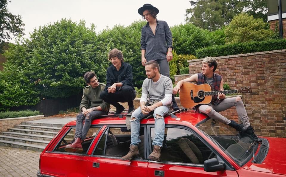 SonyMusicSweden's tweet photo. TACK @onedirection för allt vi fått uppleva tillsammans med Er! 😭🥰😭🥰 #10YearsOf1D https://t.co/1YQ67yrgyV