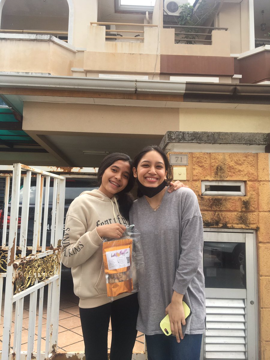 bakeology_c's tweet photo. thank you for ur support💖

200gm Chocolate chip cookies delivered ✅, sooo when are u gonna get urs?🤪#dmforcookies  #stockistwanted https://t.co/6KhkkumyfM