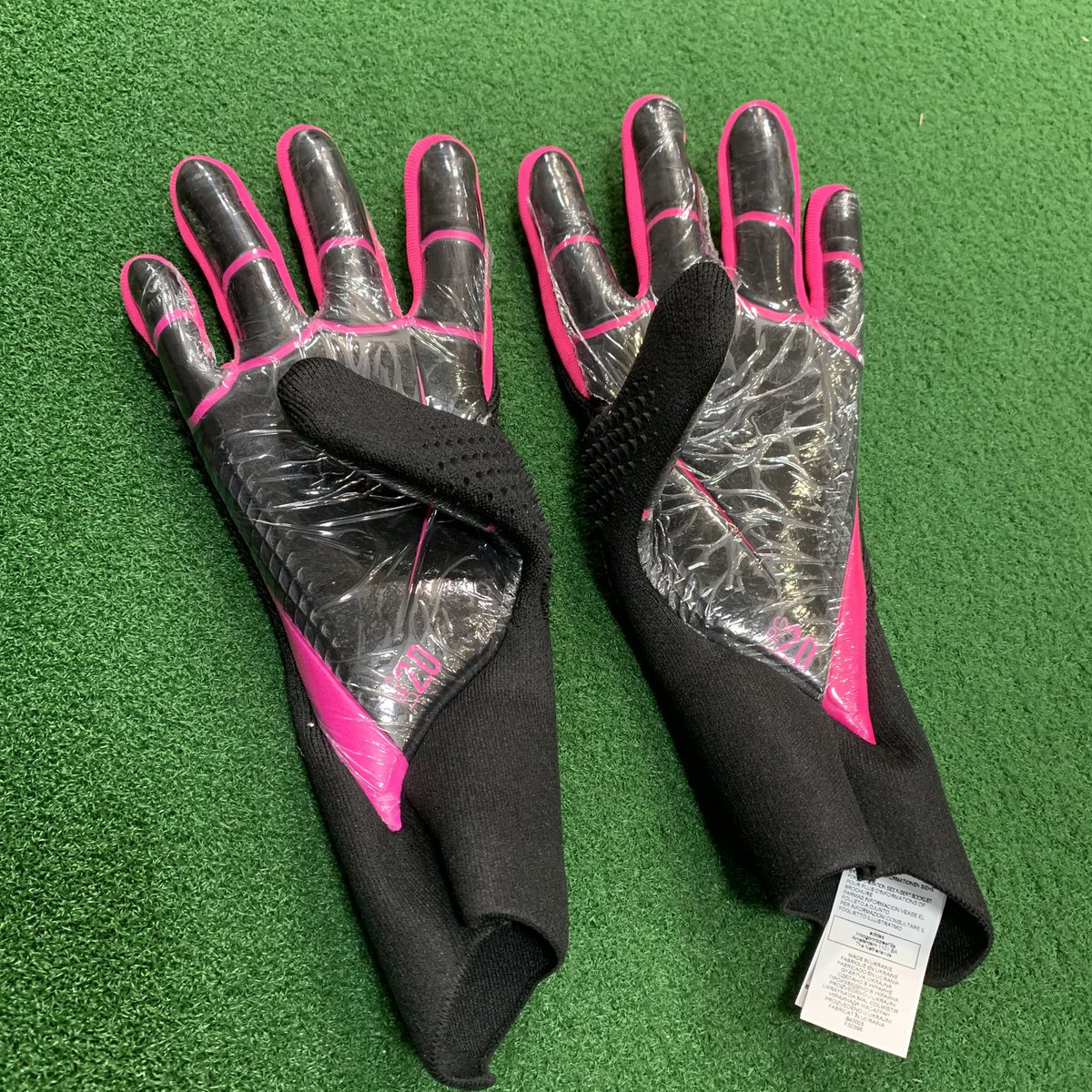 adidas Predator キーパーグローブ ブラック/オレンジ/ピンク adidas Predator キーパーグローブ ブラック/オレンジ/ピンク