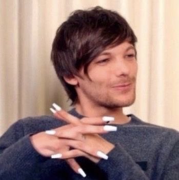 LWTsunflow3r's tweet photo. louis pretending he isn’t up rn and seeing “LOUIS WAKE UP” trending https://t.co/dWWIfCi4Fm