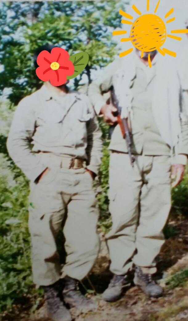 hoseinhlhl's tweet photo. این دو نفر عزیزترین من بودند 
هر دو شیمیایی شدند و خیلی وقت است دیگر فقط سنگ یادبود آنها و چند عکس برایم مانده و کلی خاطره 
آن یکی هم که در شلمچه رفت 
هر سه رفتند تا خاک ایران نرود 

#فروش_ایران_ممنوع https://t.co/npoGoJAFAJ