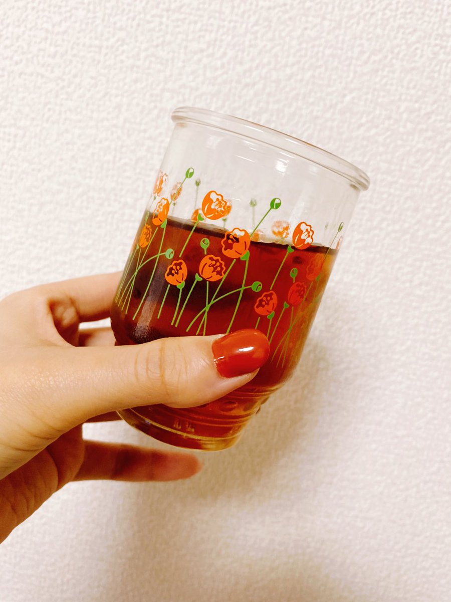 冷やしあめのグラスに麦茶入れただけでかわいいねえ サリィのイラスト