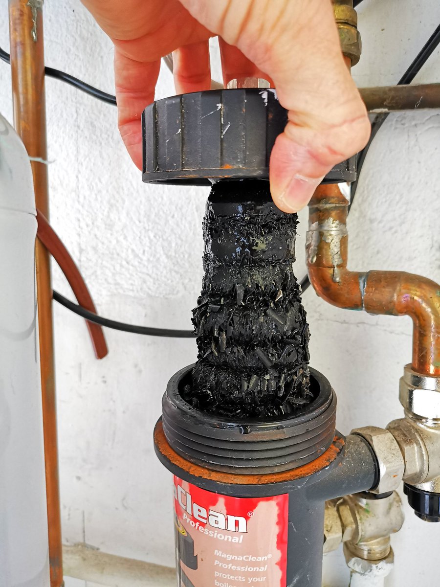 grahammark1978's tweet photo. @ADEY_Pro #magnaclean #powerflush #flushon https://t.co/NyuI4KXr76