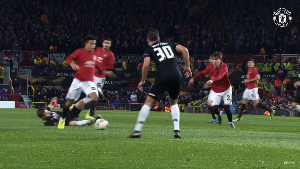 Versus AZ Alkmaar, we see the touch again. When Greenwood is central, the touch (at about 45°), creates more of an angle to shoot across the goal; his favoured shot on the left foot.