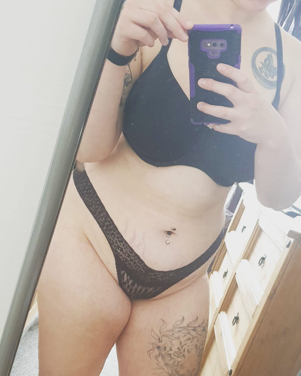 SOnlyfanspage's tweet photo. Looking for a suger daddy to spoil me! DM 🥰🥰 https://t.co/gIGi9Q5dKW