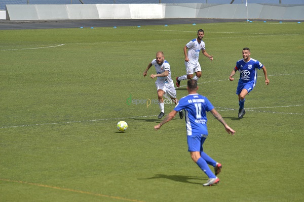 Deporpress's tweet photo. #MásFútbol ⚽️🇮🇨 El presidente de la @SDTenisca ⚪️, Elías Hernández, en #Deporpress:

🗨️ "Queremos hacer un proyecto a tres años, mirando al playoff".
🗨️ "Nuestra idea es mantener en torno al 80% del equipo".

Entrevista ➡️ https://t.co/Y3KKABJIvJ https://t.co/CgQIFfAojO