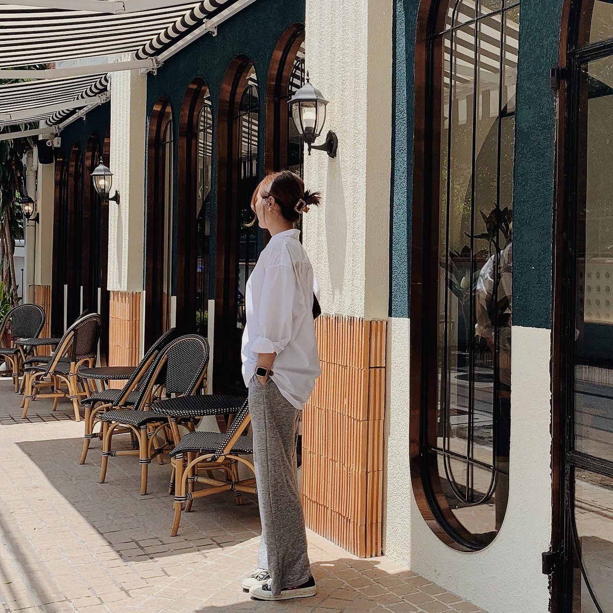 fashbeaut1's tweet photo. #Fashbeauttogo ’Season Bangkok’ ในวันที่ไม่มีคน เวลาบ่ายๆแสงสวยเกินต้าน ถ่ายรูปออกมามูดดีมาก จิงๆเรามาซ้ำเพราะ chocolate and almond flour เค้กไร้แป้งที่อร่อยค่ดๆกินได้เยอะๆแบบไม่รุ้สึกผิดใดๆเลย ลองหาเวลาว่างๆมาลองน๊าทุกคน 💖 @aroii #รีวิวคาเฟ่ #คาเฟ่ทองหล่อ https://t.co/o5Jst5JToA