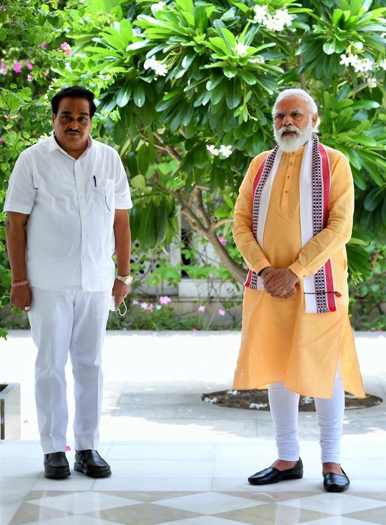 prabhunvasava's tweet photo. ભારતીય જનતા પાર્ટી ગુજરાત પ્રદેશના નવનિયુક્ત અધ્યક્ષ શ્રી @CRPaatil સાહેબએ આજે દિલ્હી મુકામે આધુનિક ભારતના સ્વપ્નદ્રષ્ટા આદરણીય વડાપ્રધાન શ્રી @narendramodi સાહેબ સાથે સ���નેહસભર મુલાકાત કરી આશીર્વાદ મેળવ્યા. https://t.co/t15M6J1adq