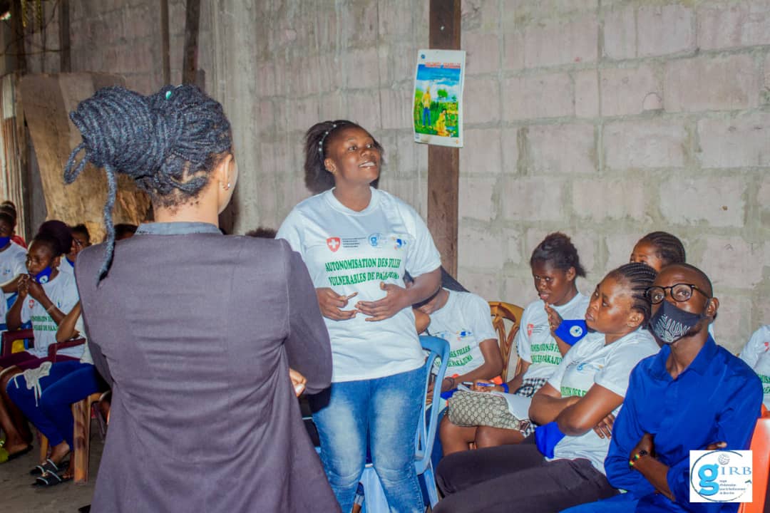 KatumbweYves's tweet photo. @creeij2011 , @Suisse et #GIRB se sont serrés les coudes pour venir à l'aide aux jeunes filles vulnérables, leur apprendre un métier,  l'alphabétisation et les accompagner dans plusieurs autres processus nécessaires à leur #autonomisation. 3/3 https://t.co/uiIoLhhkKt