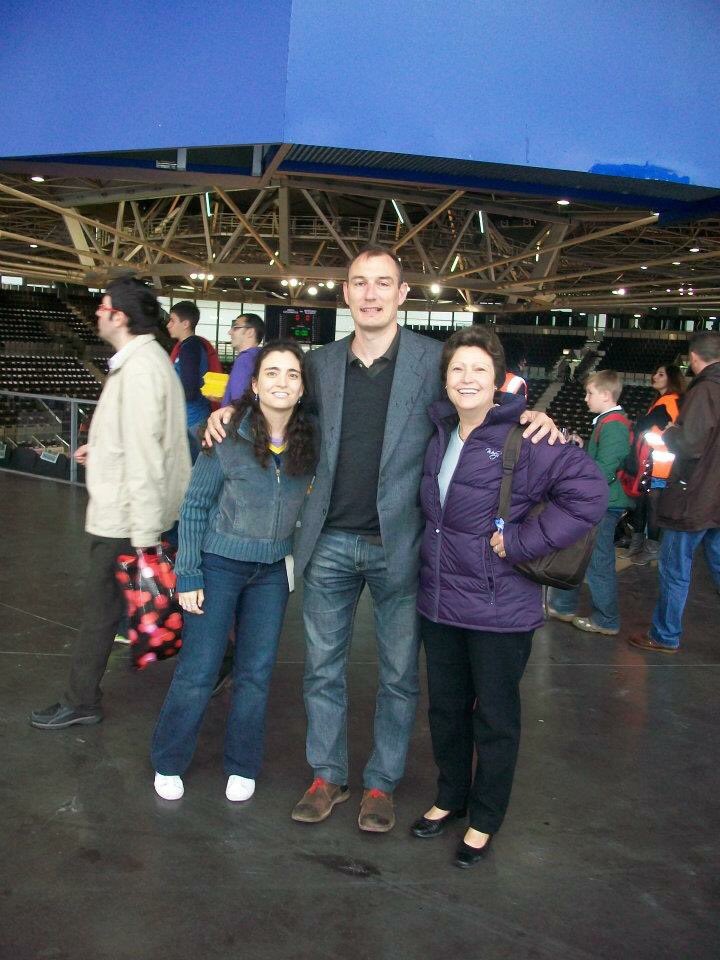 annabeltg81's tweet photo. @MovistarEstu Medio siglo + 1 para el más listo de la clase, toda una generación creció viéndolo jugar y otros muchos amaron aún más este bonito deporte por su causa. Mito para la familia estudiantil, referente para el baloncesto español, ídolo de much@s y sobre todo PERSONA #NachoAzofra https://t.co/KtmpS2Ihrg