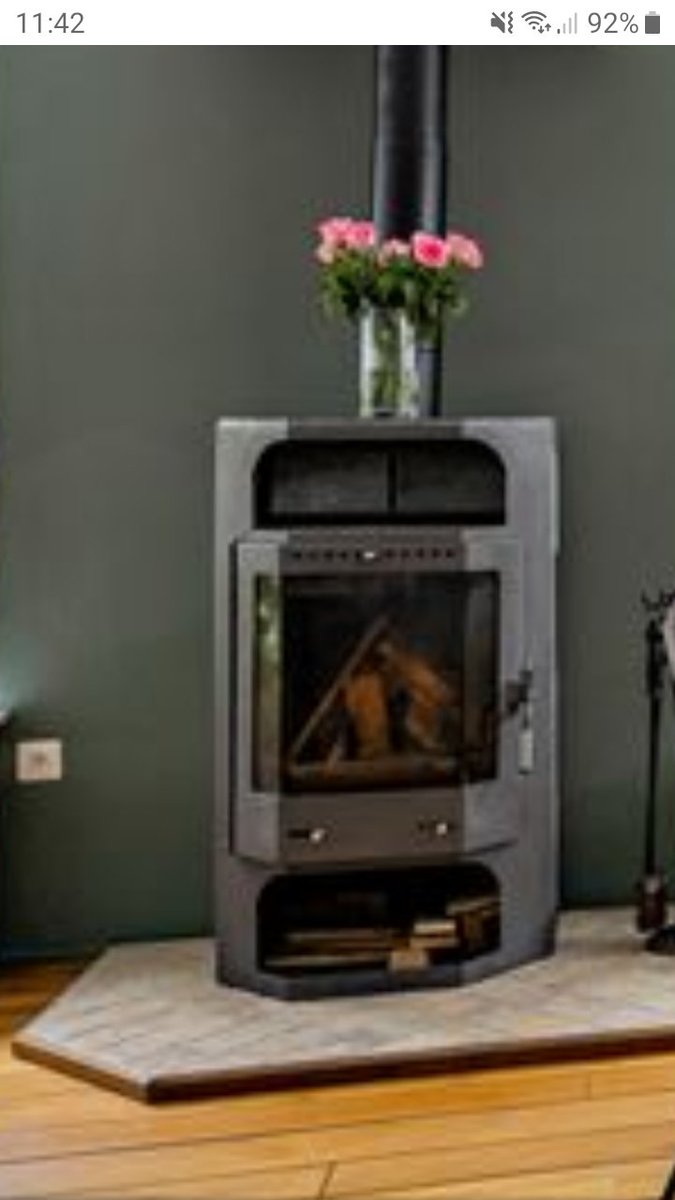 Daan_68's tweet photo. Als verkoper van je huis val je toch wel flink door de mand als je je #houtkachel laat fotograferen met #afvalhout! Deze mensen wil je toch niet als nieuwe buren? https://t.co/fHuAa4itq7