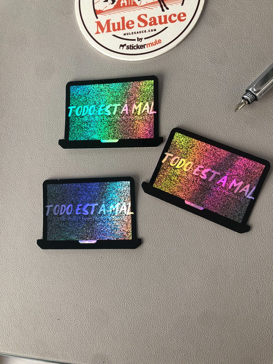 _TodoEstaMal_'s tweet photo. Estamos derrochadores este mes: hemos hecho nuevas pegatinas holográficas molonas y le hemos pagado al community manager. #TodoEstaMal #LaCasaPorLaBentana https://t.co/kfMlDAO0g6
