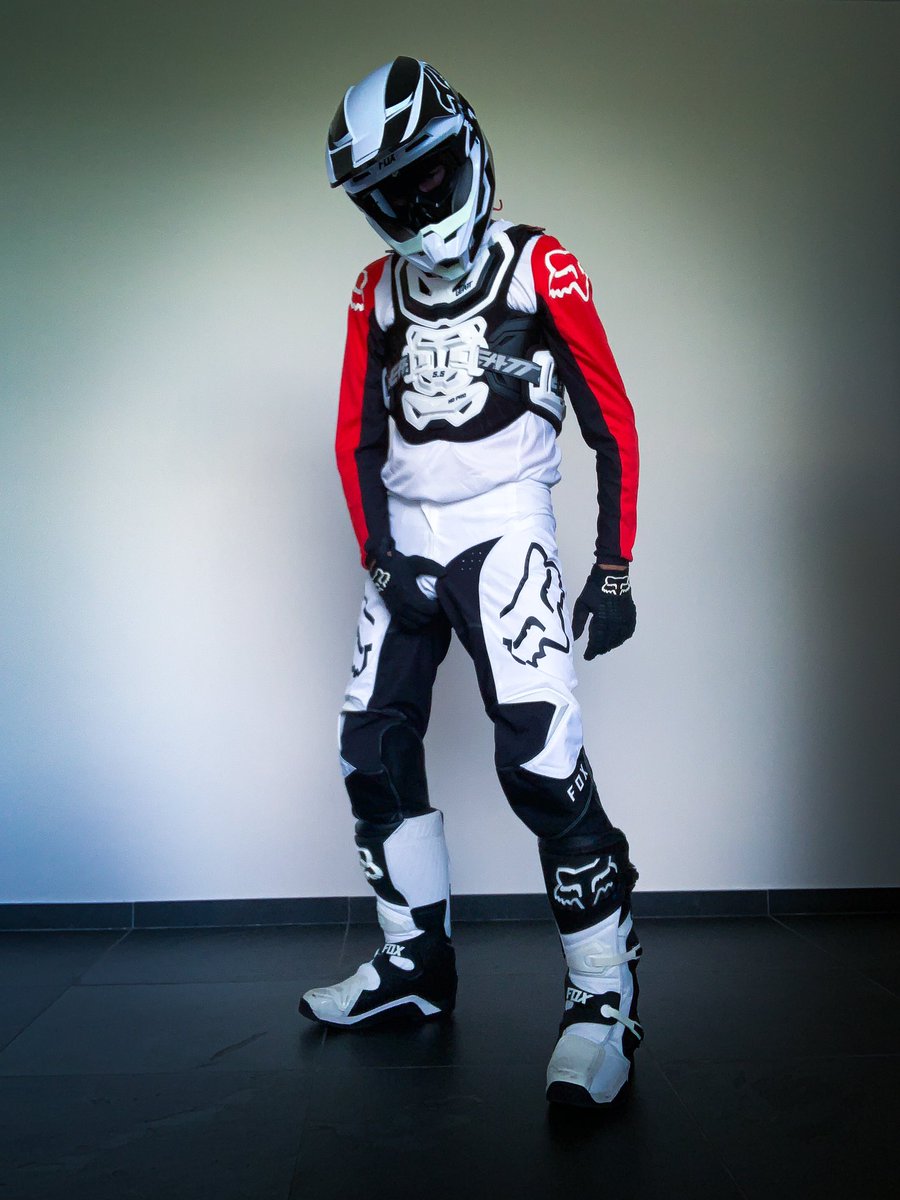 Rubberpup_Sky's tweet photo. Who wants a ride? ππ€€
#fetishlife #gearhead #mxoutfit #foxgear https://t.co/3IId1qOF3H