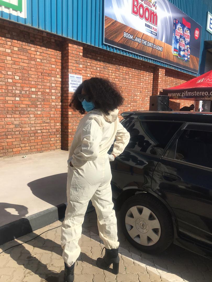 ZiFMStereo's tweet photo. #Xhale
@PatieMusa makes staying safe extra fashionable. We are broadcasting LIVE from the biggest wholesale store in Zimbabwe, @metropeech_zim Seke Road branch grand opening .
Lots of prizes, promotions and specials to enjoy so make sure you're there
#Usasarire & #StaySafe https://t.co/MwkmcGQza4