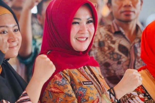 26. Sri Mulyani, Istri dari anggota DPR RI, Sunarno, Mantan Bupati 2 periode sebelumnya (ca-Bupati Klaten)