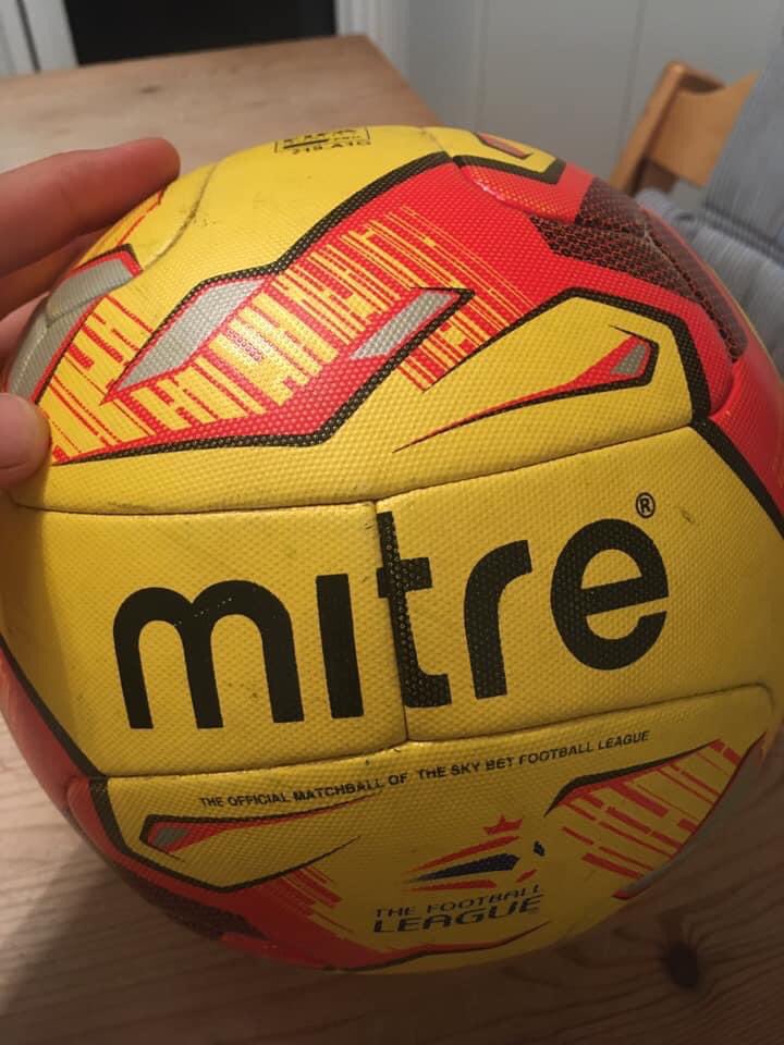 SurreyKeepers's tweet photo. Calling all coaches. If you get offered sets of these balls for sale or see them being used on your travels - let us know. Our storage shed was turned over this week and all our balls stolen #manythanks #SGK #mitre #adidas https://t.co/yAa5xnEg2Y
