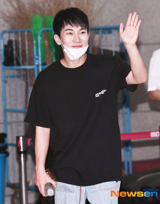 Kstyle على تويتر Photo Btob ウングァン ムン スイン ビデオスター の収録に参加 笑顔で挨拶 T Co 4s4rqwid41 Btob ウングァン ムン スイン ビデオスター