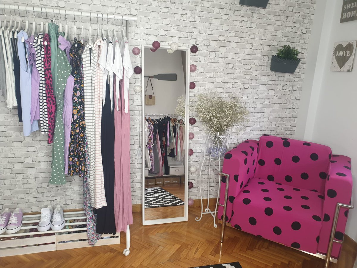 albaMF_99's tweet photo. Una amiga -un poco harta del monopolio de las grandes marcas- ha abierto una tiendecita online👕👖👗👜👟
Esta super ilusionada🥰 pero ya sabemos como funcionan las rrss asi que si podeis difundir, entrar a la web o comentarlo con amigas, la ayudariais un monton💖

RT🔄🥺
LINKS 👇 https://t.co/GOLzTnLl4V
