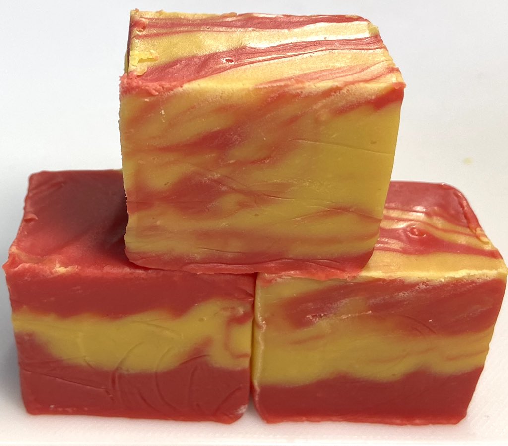 fudge__factory's tweet photo. Oh I do love a Sourz..... Rhubarb & Custard Sourz #fudge #newflavour #SourCandy #fudgebar #fudgecube https://t.co/chjb9yvKC8