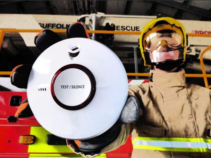 Do you have working smoke alarms? 🚨

Do you have one on every level of your home? 🏠

Do you test them regularly? ✅

You’re more than 8 times more likely to die in a fire in your home if there are no working smoke alarms! 

Remember, test your smoke alarms weekly 👆🔊