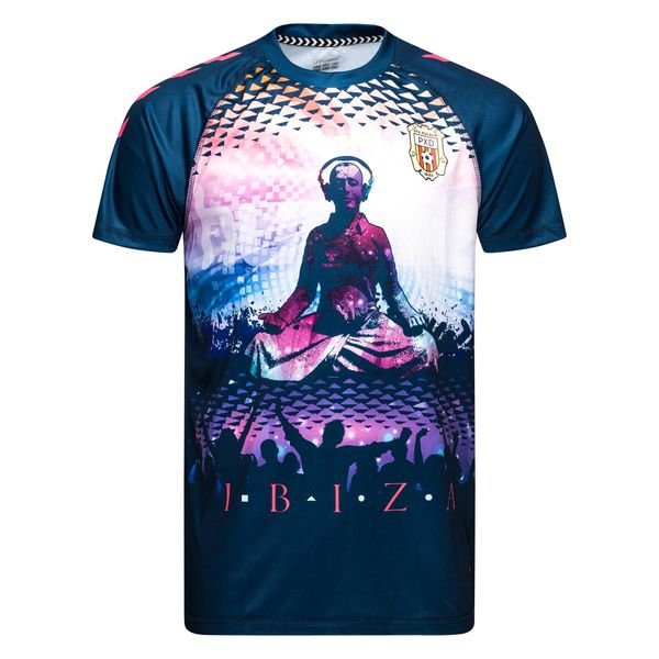 Castellón vs Peña DeportivaCastellón, from Castellón de la Plana in the Valencian Country, won Group 3, but lost to Logroñés in the play-off.Peña Deportiva, from Ibiza, has never competed above the third tier. They did wear a wacky shirt a few years ago though! #LLL 