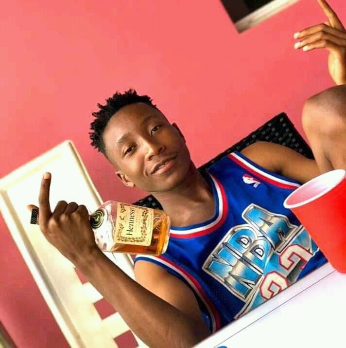 MBlog237's tweet photo. This boy allegedly runs mad in Yaounde after using a magic purse then failed to fulfil it's conditions. 

The 23 years old was living an extravagant lifestyle on instagram. 

#cameroon #story #humaninterest #237vibes #237community
#mbanweiblog https://t.co/wgyf8VJYUx