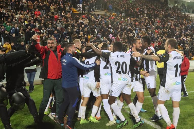 Barcelona B vs BadajozBarcelona's reserves will be without prodigies Riqui Puig and Ansu Fati, who are resting ahead of the first team's UCL tie.Badajoz made headlines in the Copa this season by beating Las Palmas and Eibar, before falling 3-2 to Granada AET. #LLL 