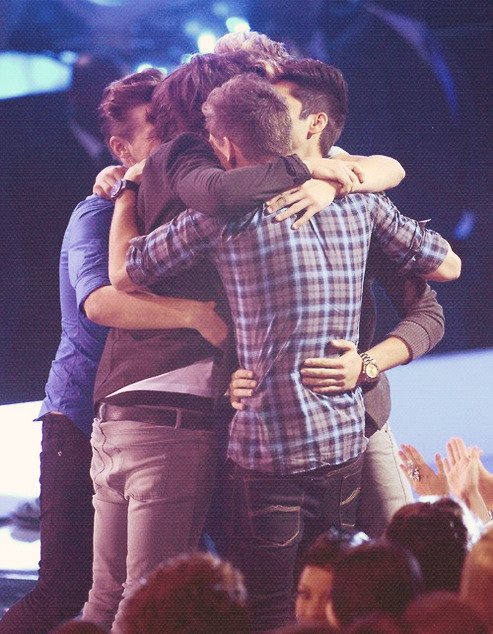PiszczykowskiS's tweet photo. THANK YOU LIAM
THANK YOU ZAYN
THANK YOU NIALL
THANK YOU HARRY
THANK YOU LOUIS 
THANK YOU ONE DIRECTION
THANK YOU DIRECTIONERS 
THIS IS NOT THE END
THIS IS OUR HOME
THIS WILL ALWAYS BE OUR FAMILY #10YearsOfOneDirection https://t.co/7CRG0lBCWG
