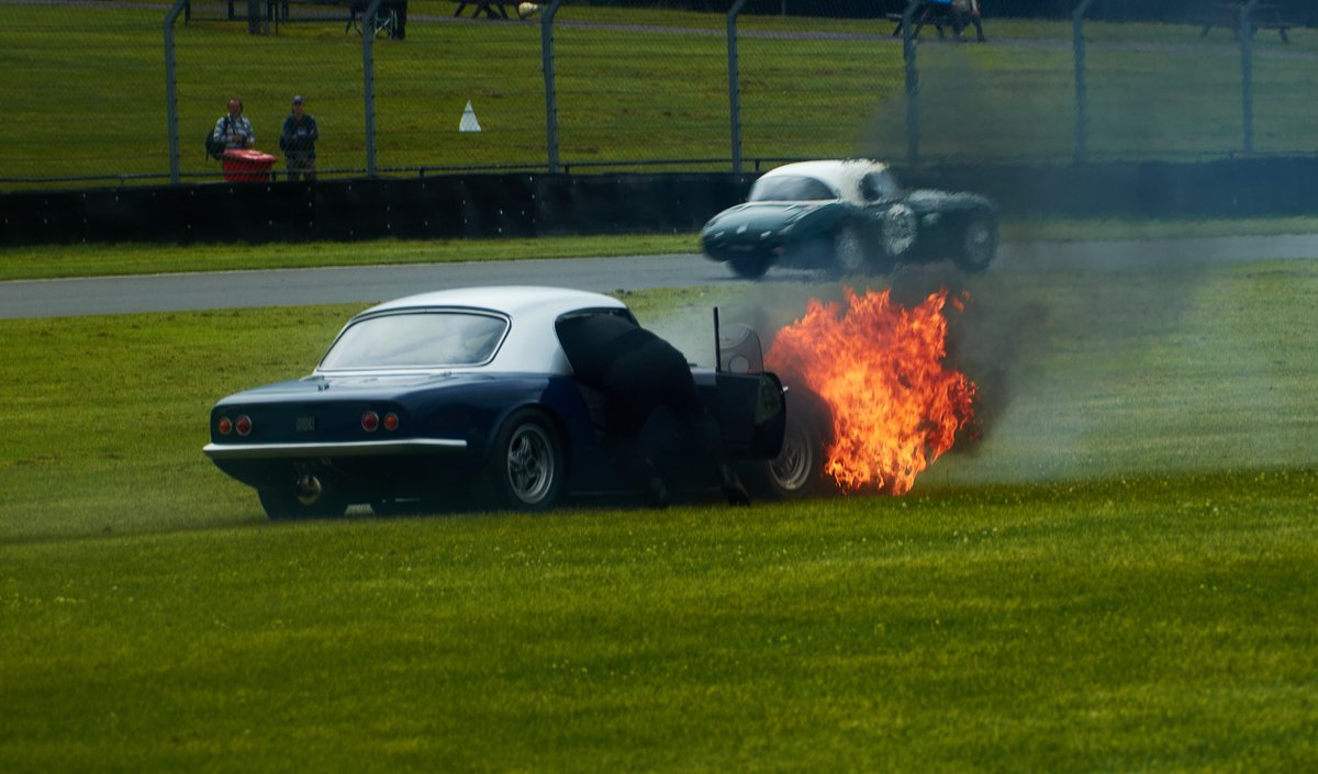 mediamotorrob's tweet photo. historic racing at donington park on 18.07.2020 martin/wolfe lotus elan 26r only 2 laps that was end of there race #lotuselan #lotuselan26r #lotusclassic #goodwood #goodwoodrevival #classicracer #classicar #lemansclassic #classiccars #petrolicious#pistonsandwheelspictures https://t.co/2xJMgSEEfk