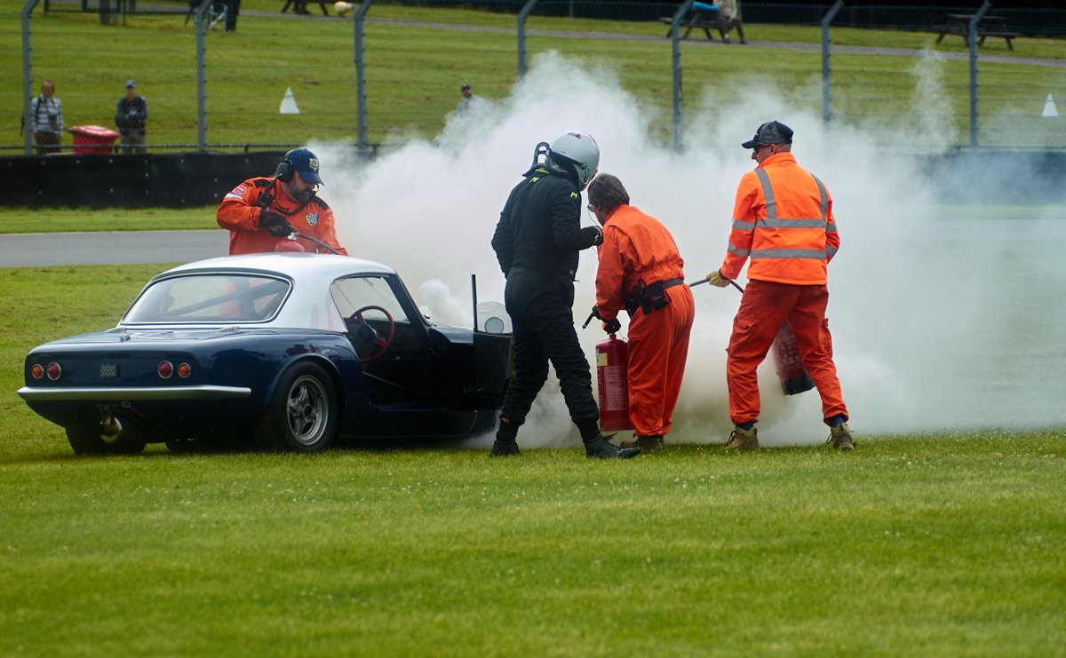 mediamotorrob's tweet photo. historic racing at donington park on 18.07.2020 martin/wolfe lotus elan 26r only 2 laps that was end of there race #lotuselan #lotuselan26r #lotusclassic #goodwood #goodwoodrevival #classicracer #classicar #lemansclassic #classiccars #petrolicious#pistonsandwheelspictures https://t.co/2xJMgSEEfk