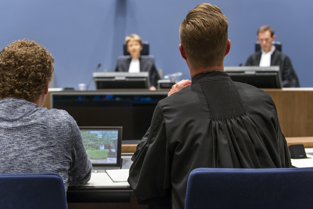 Deze zomerperiode grijpt de rechtbank aan om te beginnen met het wegwerken van de corona-achterstanden in het strafrecht. Gisteravond was de eerste avondzitting, in Almelo. "Een goede eerste stap." zegt teamvoorzitter <a href="/MrMilani/">Shirin Milani</a> Lees verder: rechtspraak.nl/Organisatie-en…