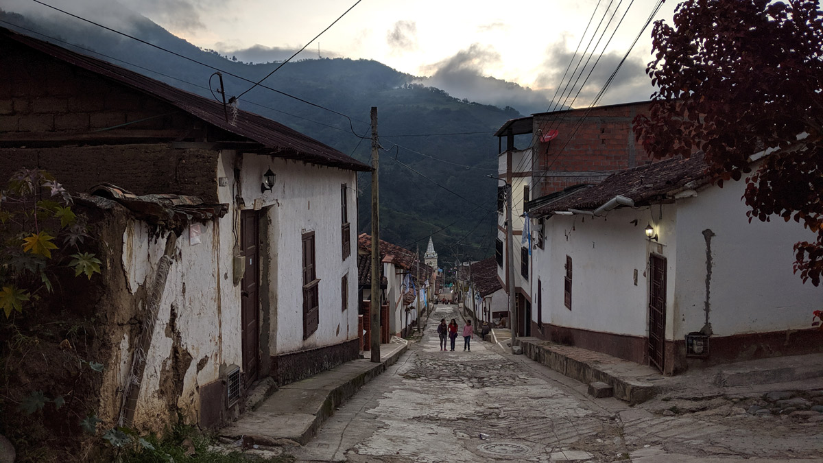 The people of  #Santurbán have demonstrated the complexities of investment disputes – & how partial & removed the  #ISDS system appears from the ground up. Listening to their perspectives might help shape a governance system that does justice to local rights & realities. /ENDS