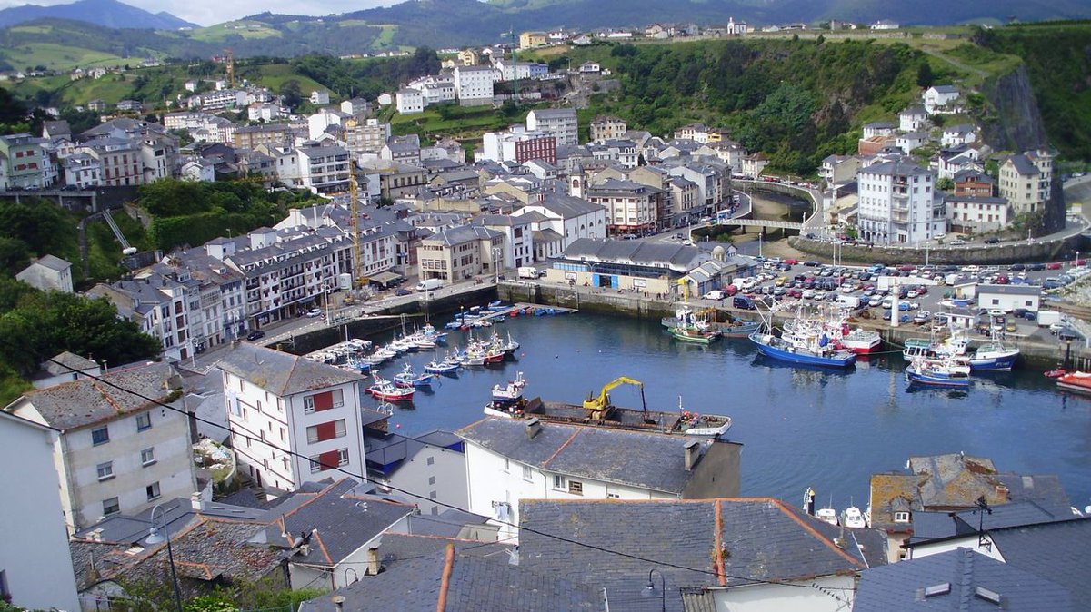 ChusElPato's tweet photo. Santorini is OK, but... Have you ever tryed Luarca? https://t.co/xvSIwoU4yC