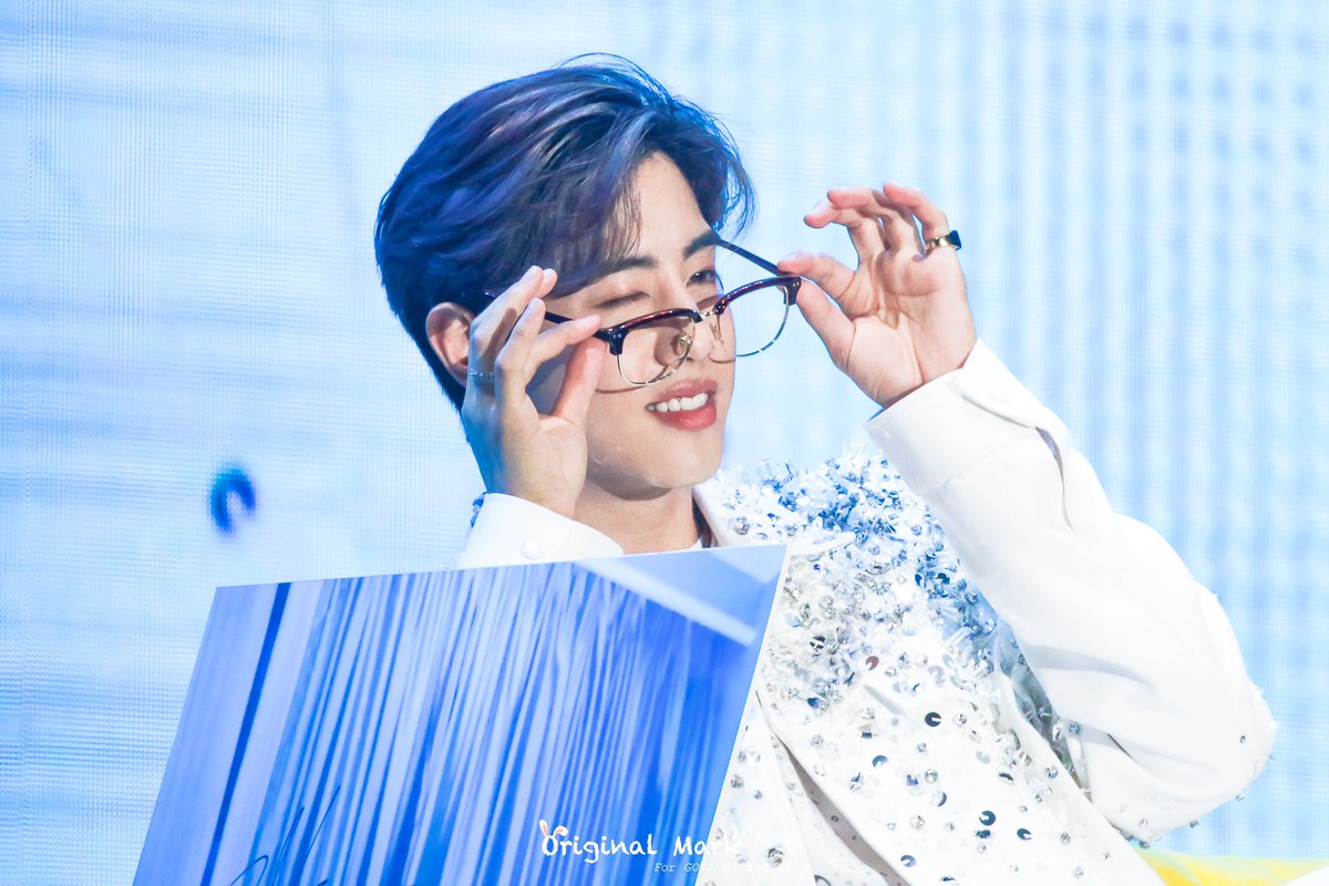 OriginalMark93's tweet photo. 190720 On Your Mark in Nanjing

See you tomorrow ⌨️

#MARKTUAN #마크
#段宜恩
#GOT7 #갓세븐

HD 😉 https://t.co/Z9EaID8eOS