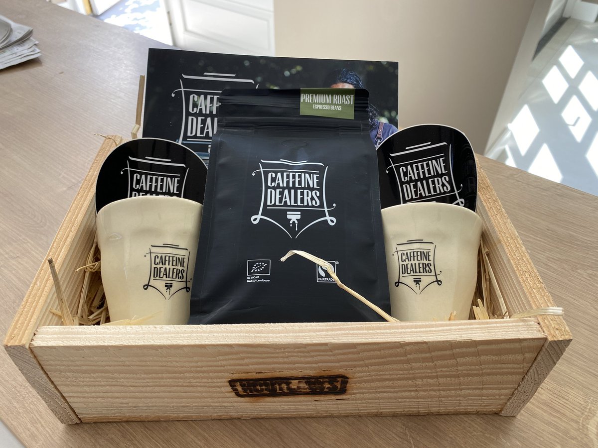 Vanochtend een interview gehad bij <a href="/GGzE/">GGZE</a> voor ledenmagazine <a href="/Rabobank/">Rabobank</a>. Het project Cafeïnedealers helpt cliënten van GGzE om terug te keren in de maatschappij. Cliënten branden en verpakken zelf bonen én serveren heerlijke koffie uit. Ook wordt een barista-opleiding aangeboden.