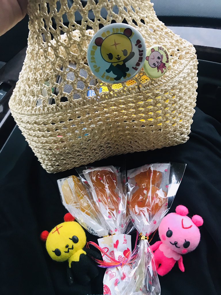 nachuchu_no_chu's tweet photo. 編み編みバックは むかーしむかし
母が作ってくれたもの
お気に入り❤
飴屋さんは 何度も行き過ぎて
『いつもありがとうございます』
と言われる(笑)
美味しんだもん~🎶
#kumarob&#kumaropi も連れて~
(๑・㉨・๑)(๑・㉨・๑)❤
#devilmix https://t.co/N3LzVk8SZE