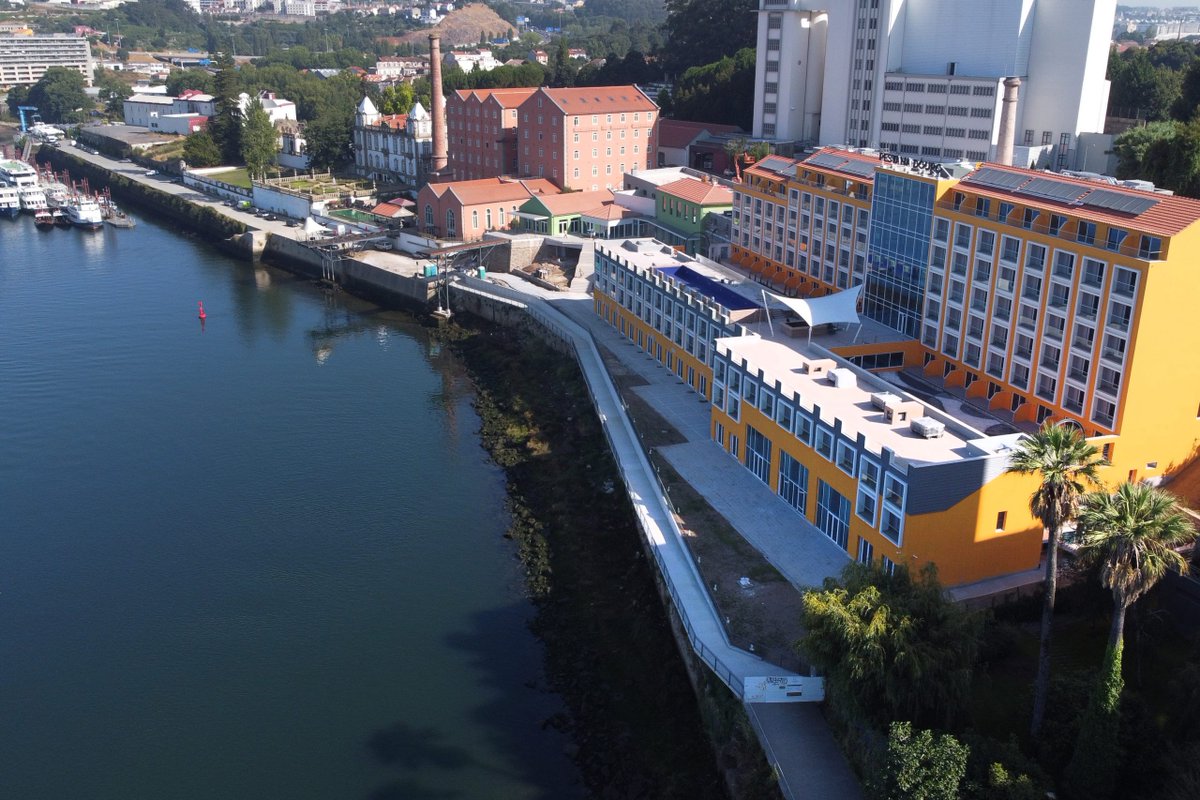WeBookPorto's tweet photo. Novo troço pedonal junto ao Rio Douro é inaugurado hoje. https://t.co/2s6XVv6hbt https://t.co/spiXWgSDHs