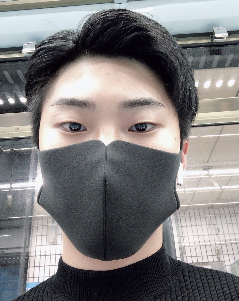 heart__v's tweet photo. 今日は韓国には雨がすごくふります😣
夏本当にきらい！ https://t.co/ni43wKiphS