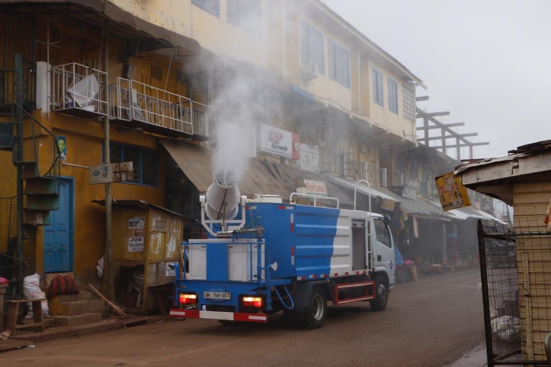 ZoomlionLtd's tweet photo. Mass disinfection of markets and lorry stations has began in the Ahafo Region. #ZoomlionDisinfects https://t.co/fnActLt4Yf