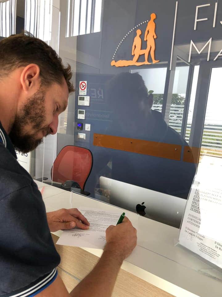 GISPT_gissport's tweet photo. 🛫 È decollato il nuovo progetto
GISPT Experience

✒ Il nostro presidente @fisioplaza1981 e @LuigiDF79 hanno siglato il primo accordo...
🍾 Il primo di una lunga serie 

Scopri di più ⤵️
https://t.co/OPLQ5RpCoj

#GISPT20 https://t.co/o6ay9F2rjV