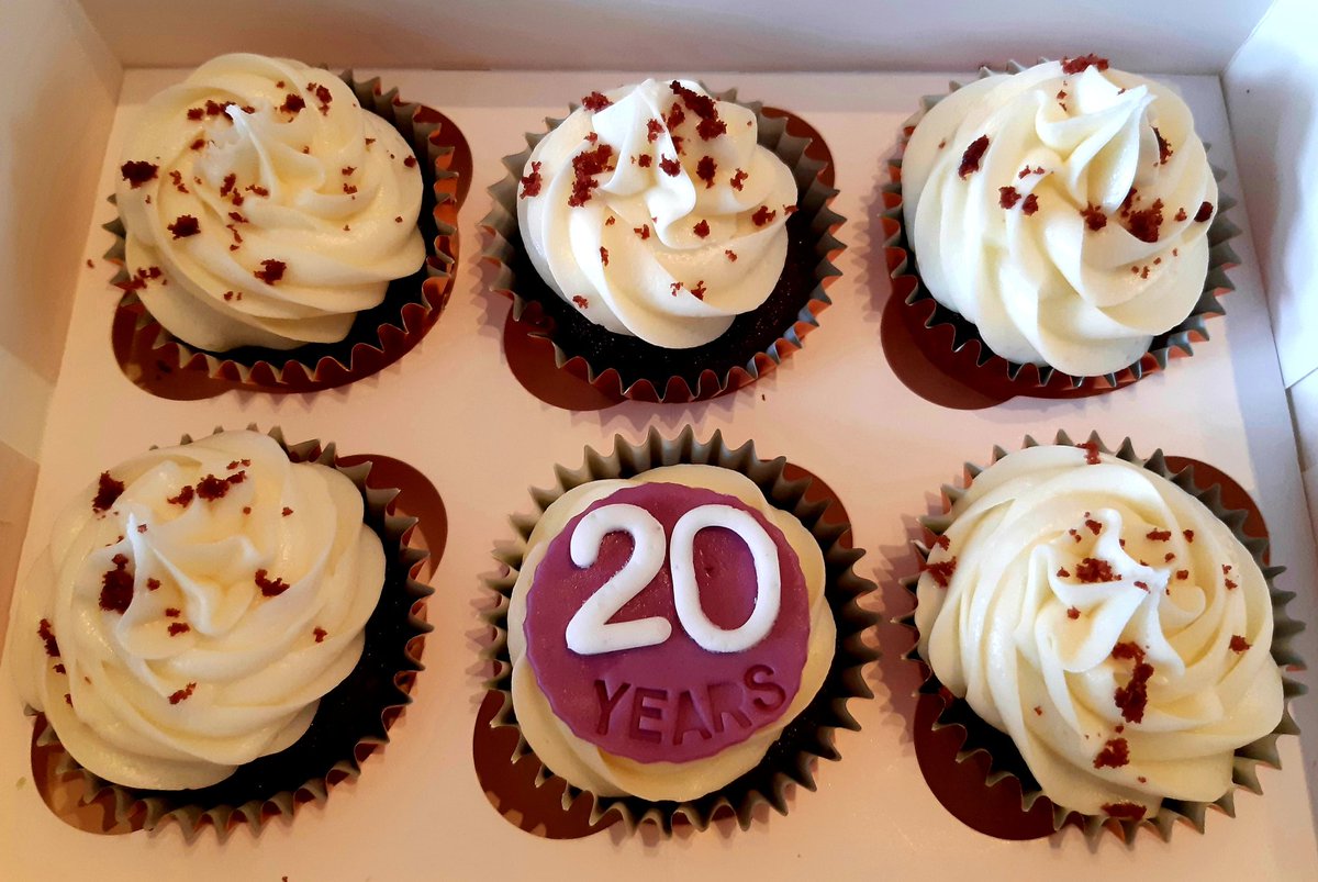 cherriebakes's tweet photo. 20th Anniversary Red Velvet Cupcakes 🧡🧁

#cupcakes #redvelvet #chinaanniversary https://t.co/gpcTDNRfen