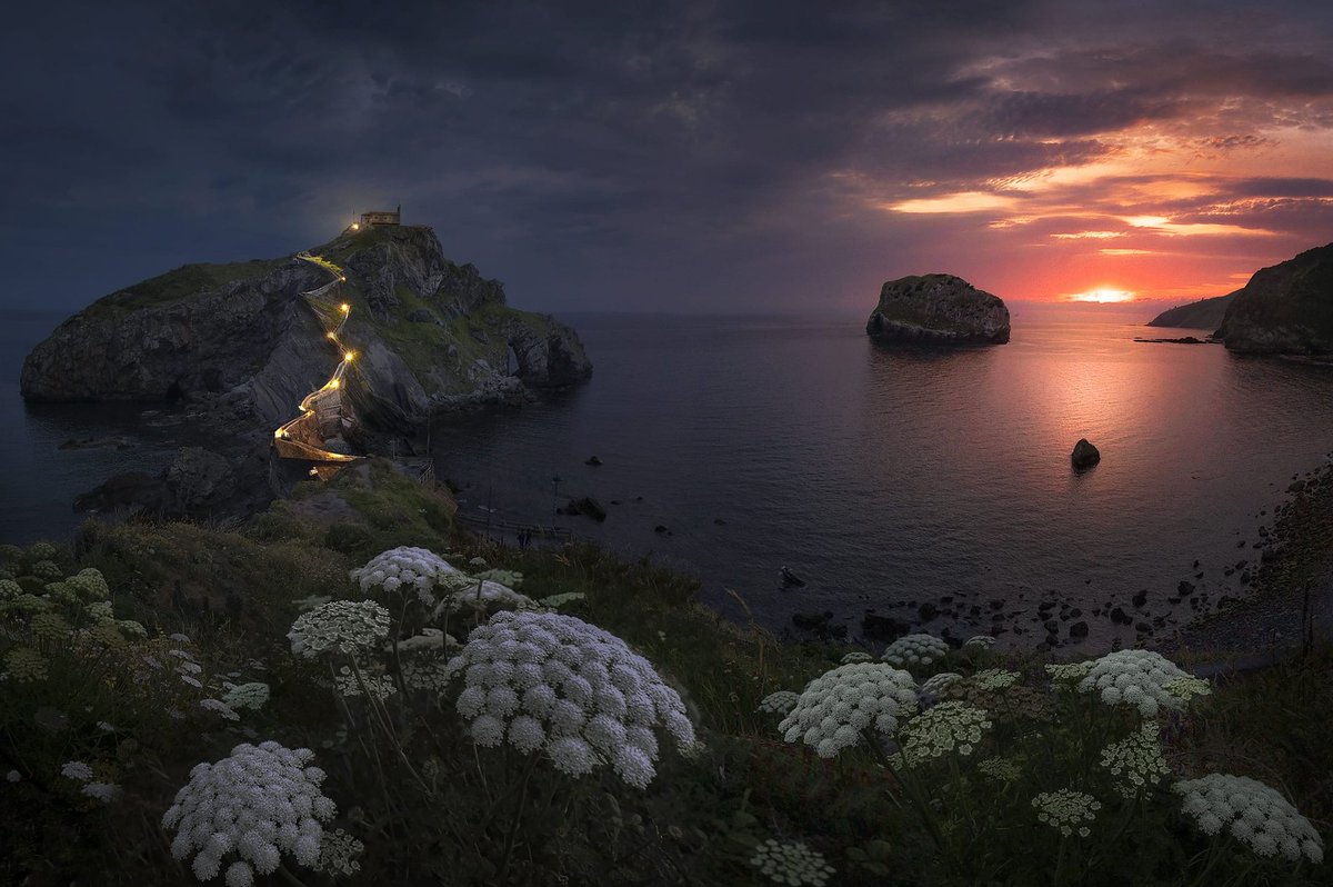 🎉🎉SORTEO🎉🎉  Tal como dije hace unas semanas tras la acogida del último sorteo hoy sorteamos 4 láminas de Gaztelugatxe, en formato 30x40cm. Para participar sólo hace falta:
⭕Dar a RT a la publicación 
⭕Seguir la cuenta
Plazo hasta el 27 de Julio a las 21hr. ¡Suerte!