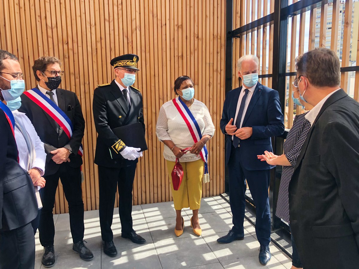alaingriset's tweet photo. A Drancy ce matin, en Seine-Saint-Denis, j’ai rencontré des entreprises du #BTP qui interviennent sur un chantier de rénovation d’une école primaire, répondant aux meilleures exigences énergétiques et de qualité de vie des élèves (1/2) https://t.co/Z6yQWB6Apn